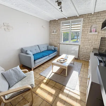 Holiday home Maison 2 Avec Jardin Et Garage Chamigny